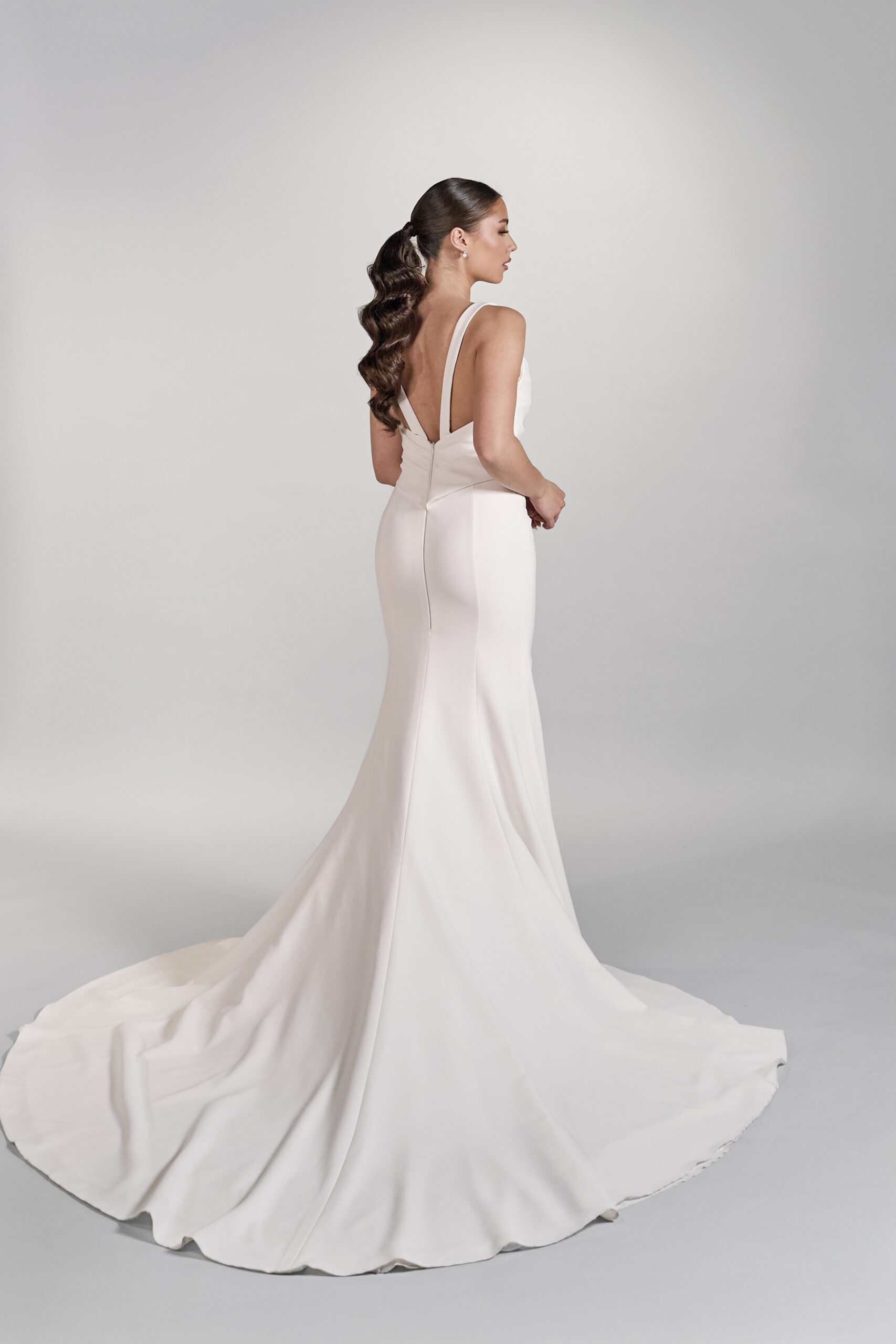 Anastasia olkaimellinen häämekko merenneitomallinen haapukuliike turku