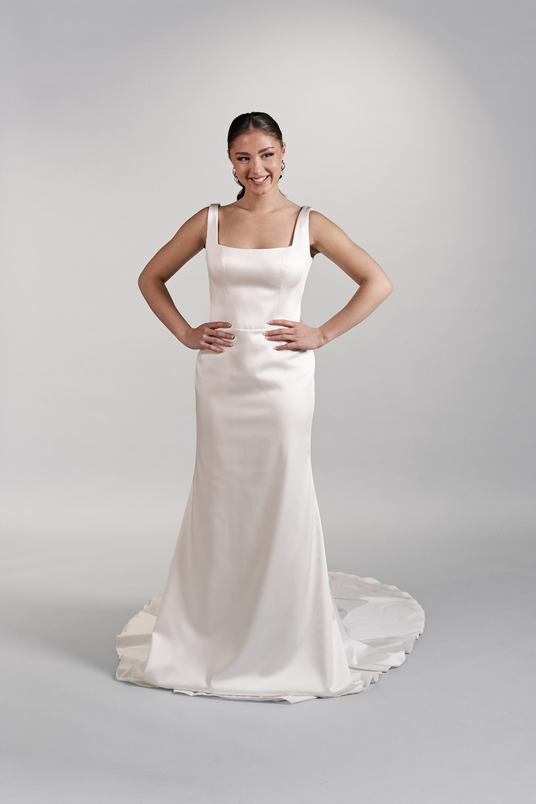 Annabel hihallinen häämekko olkaimellinen neliöpääntie merenneitomallinen hääpukuliike turku kristi bridal