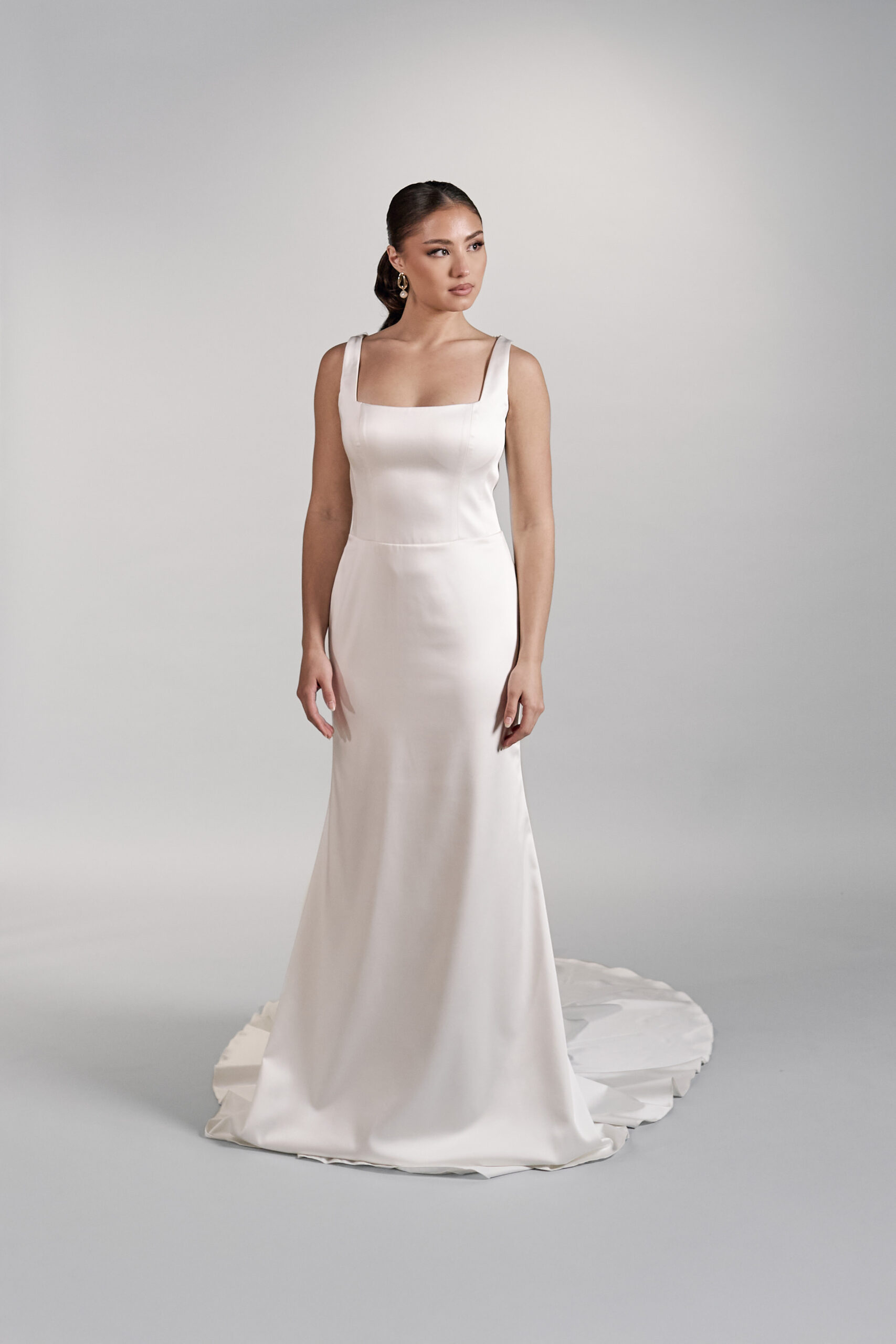 Annabel hihallinen häämekko olkaimellinen neliöpääntie merenneitomallinen hääpukuliike turku kristi bridal