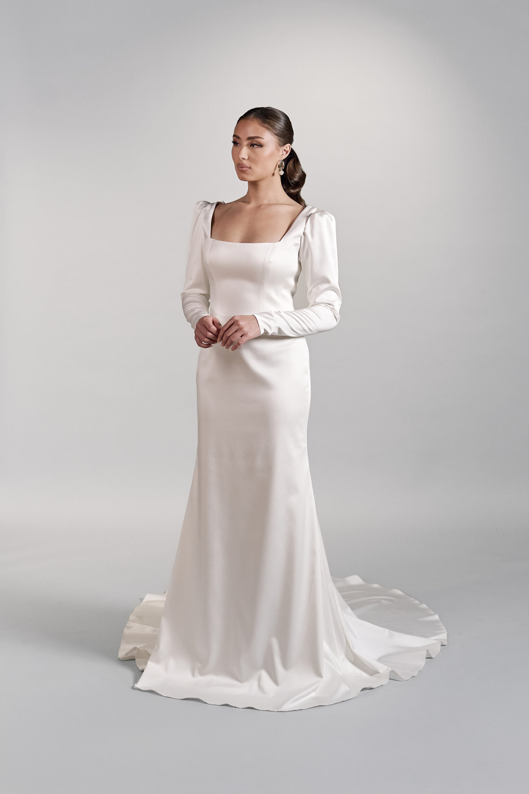 Annabel hihallinen häämekko olkaimellinen neliöpääntie merenneitomallinen hääpukuliike turku kristi bridal