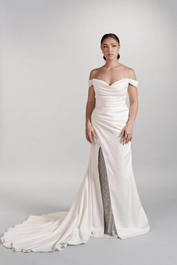 Olkaimeton merenneitomallinen häämekko. Hääpukuliike Turku. Kristi Bridal.