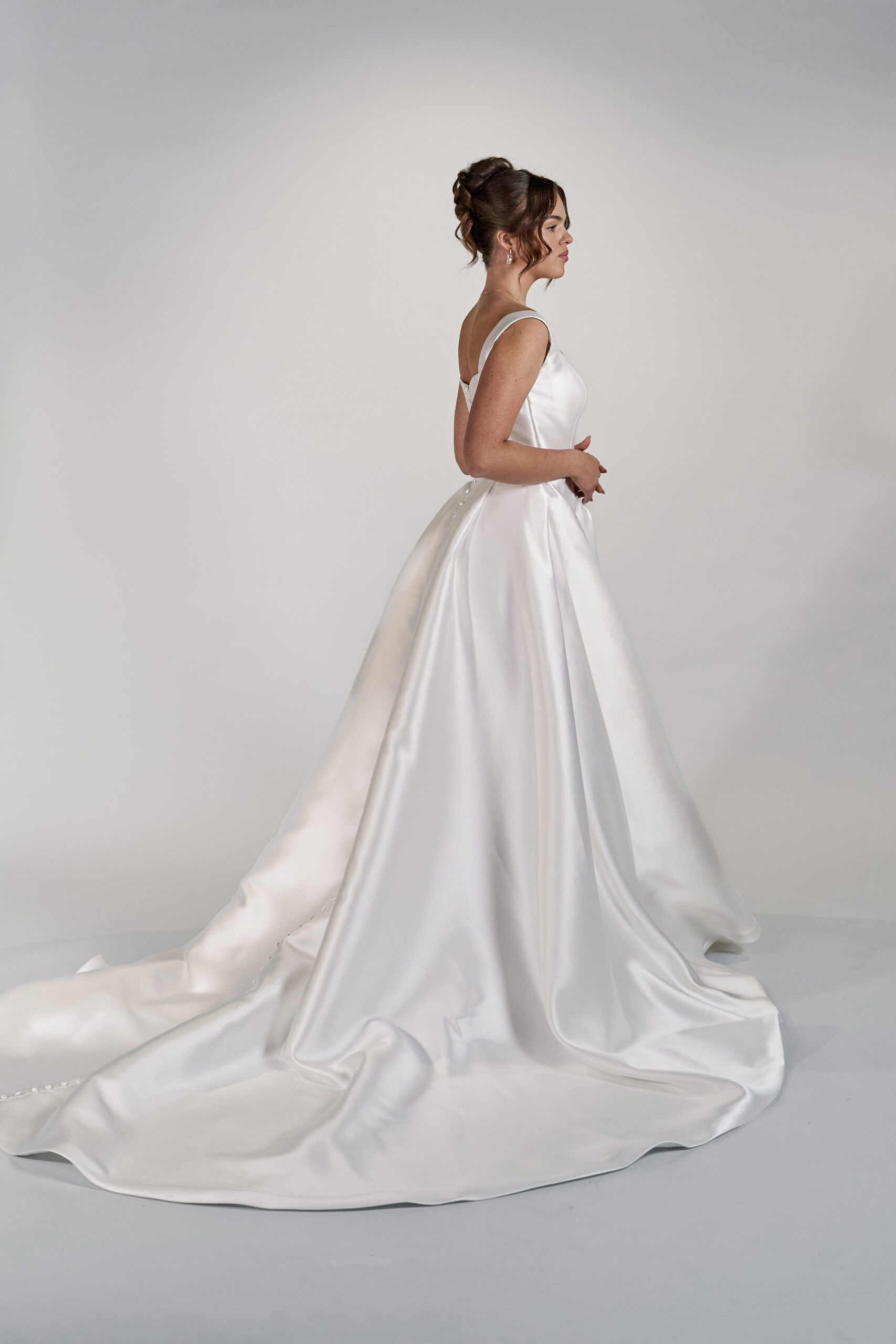 Petra, elegantti hääpuku basque waist -vyölinjalla - Image 2