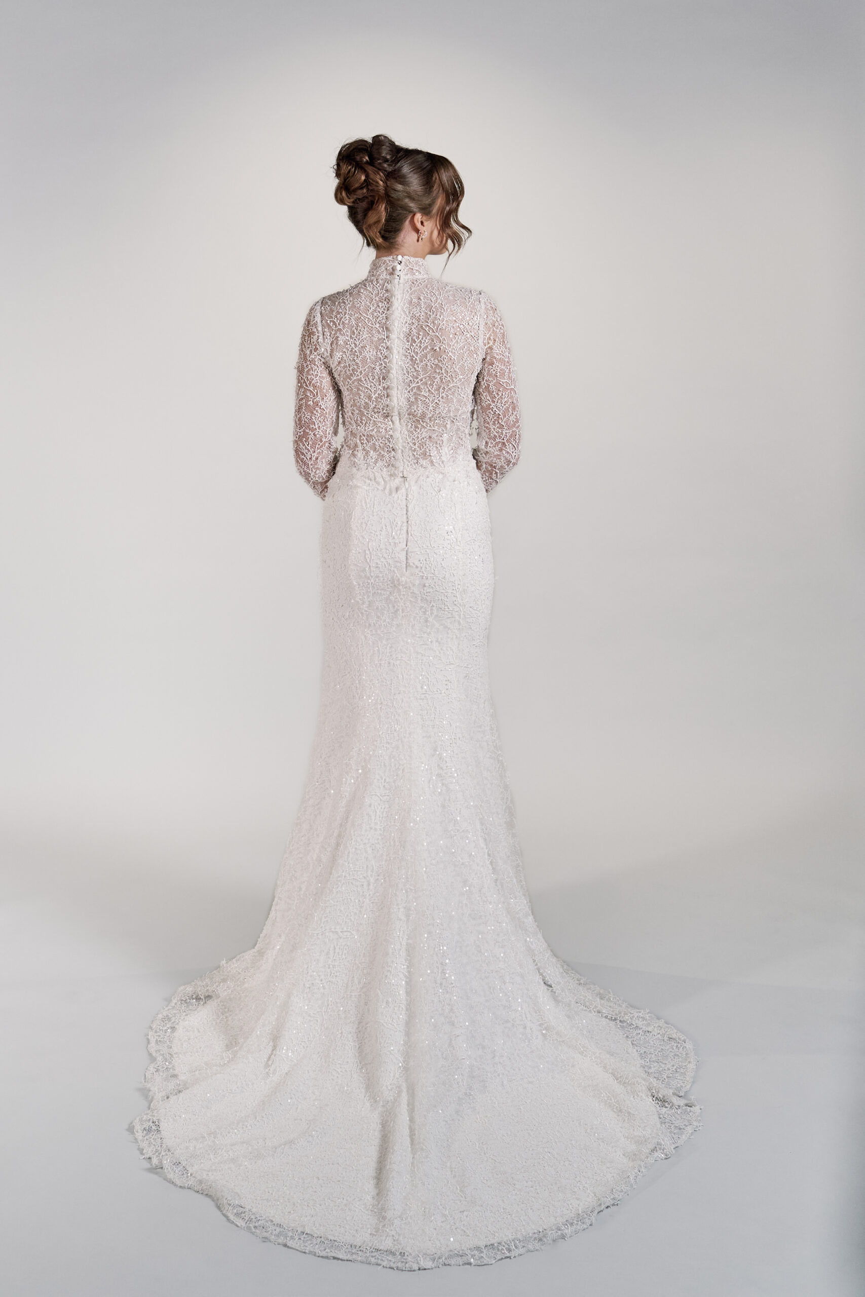 Merenneitomallinen hääpuku Anna. Hääpukuliike Kristi Bridal Turku.