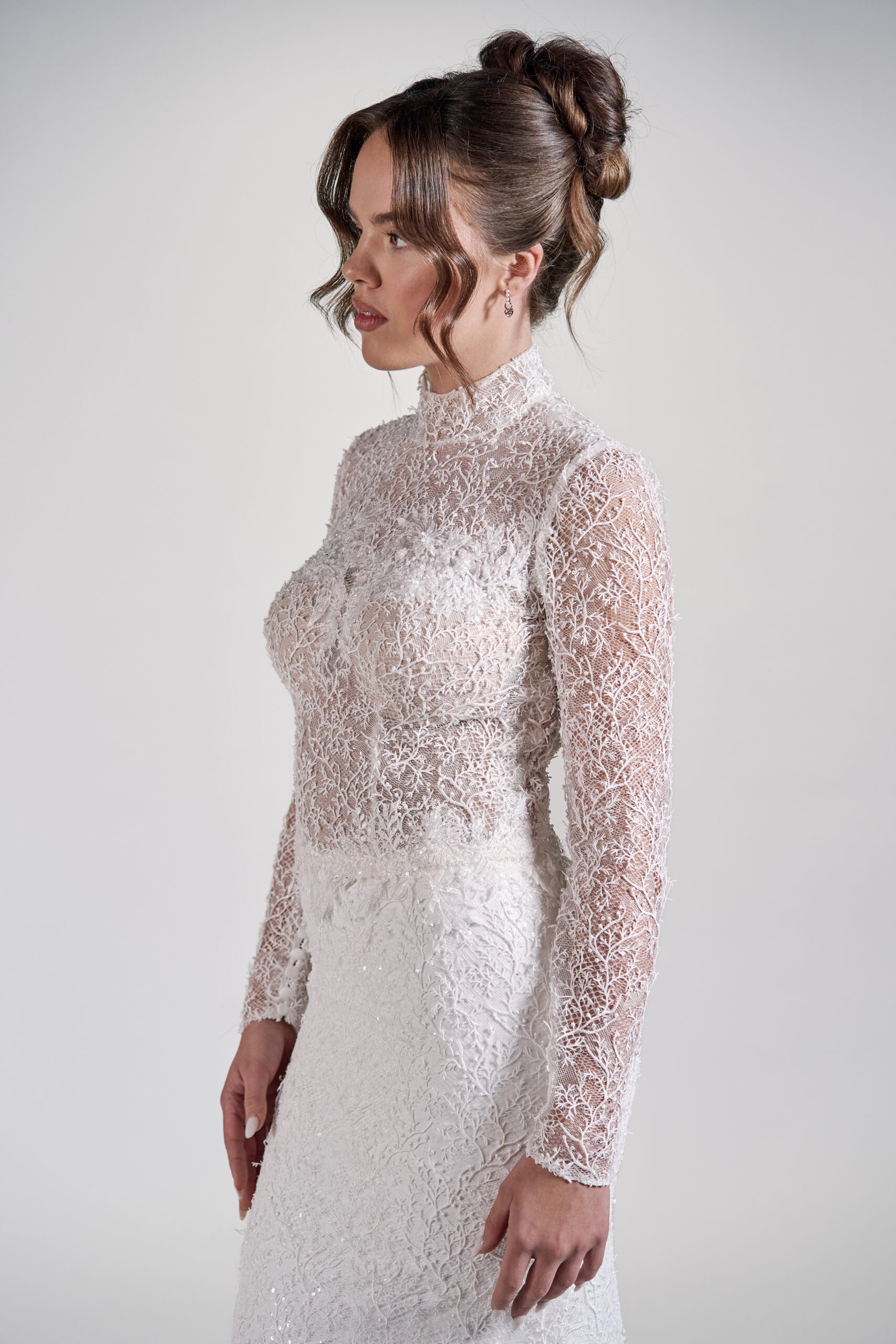 Merenneitomallinen hääpuku Anna. Hääpukuliike Kristi Bridal Turku.