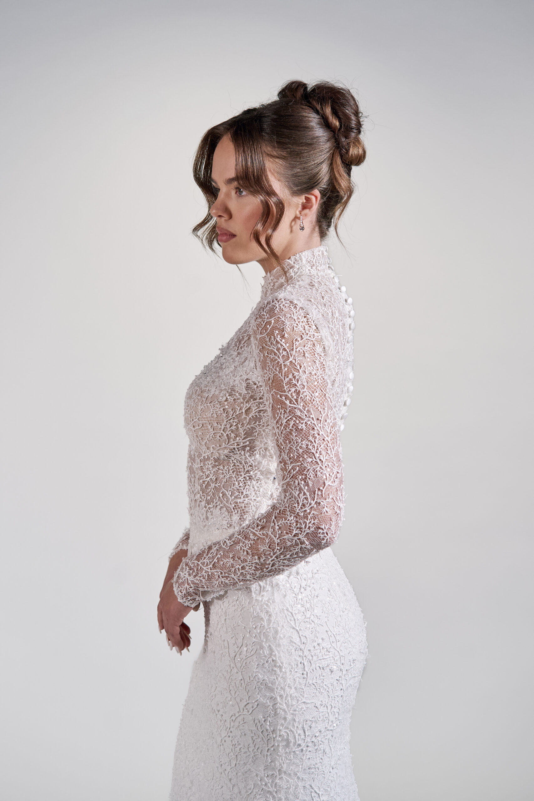 Merenneitomallinen hääpuku Anna. Hääpukuliike Kristi Bridal Turku.