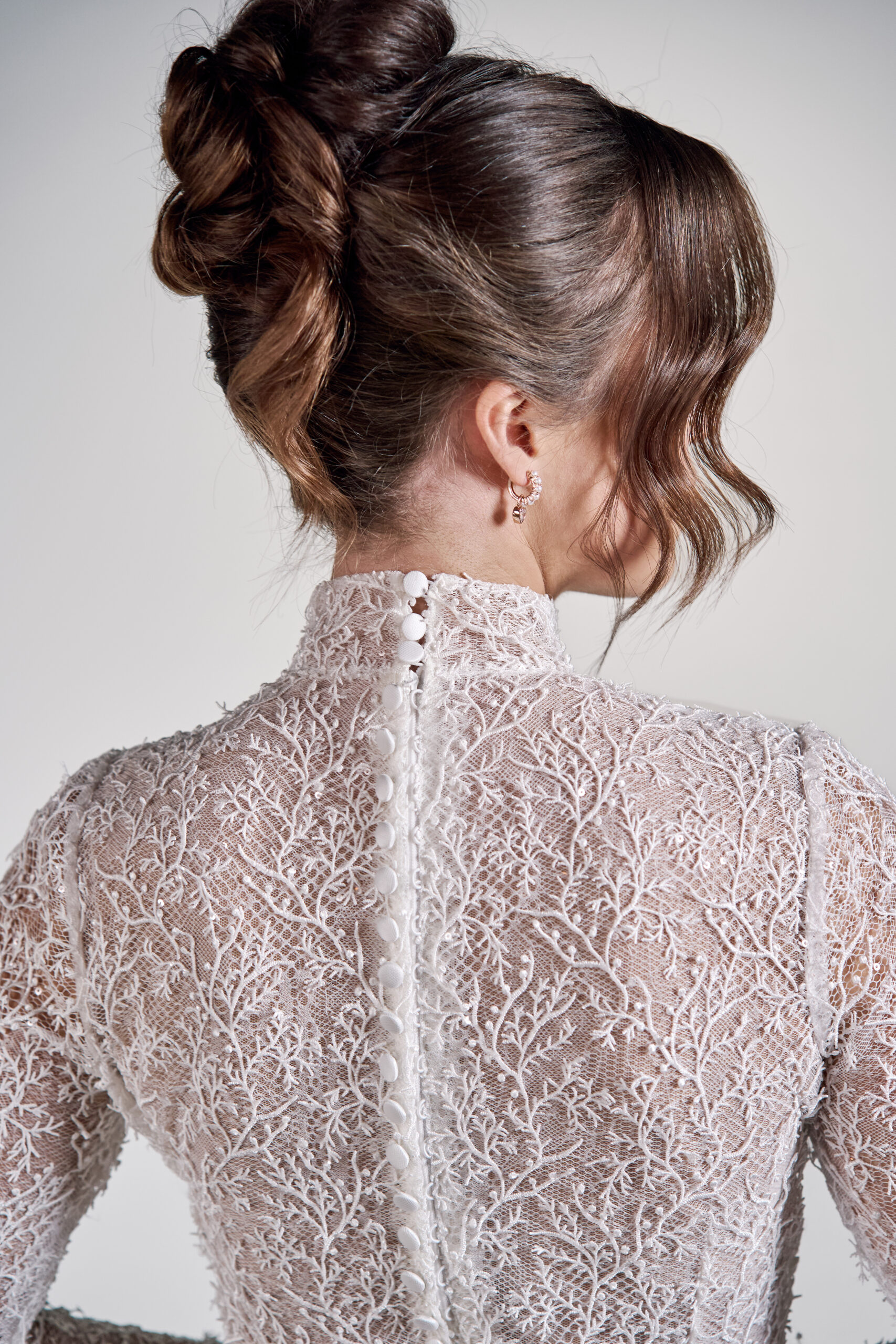 Merenneitomallinen hääpuku Anna. Hääpukuliike Kristi Bridal Turku.