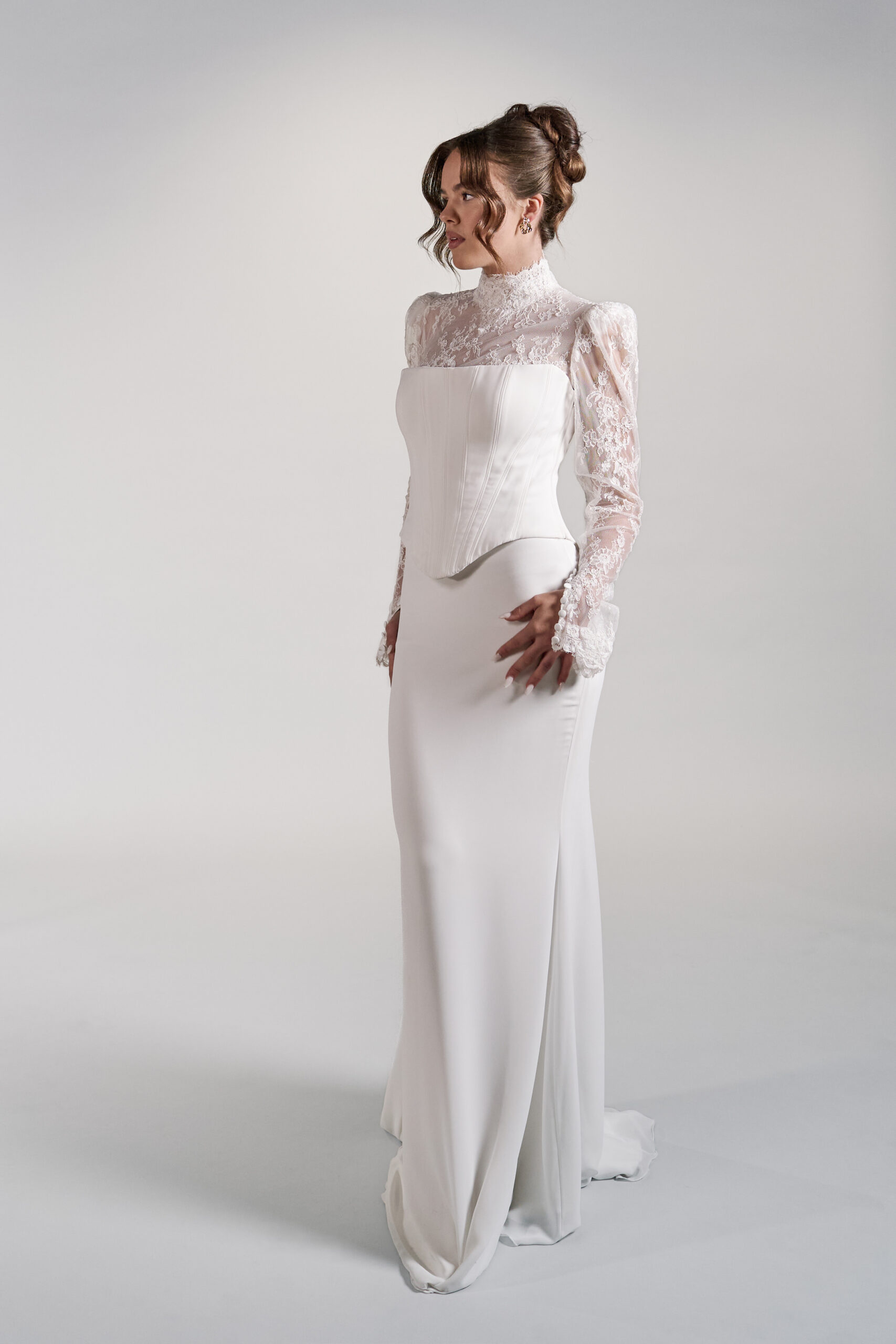 pitkähihainen häämekko hääpuk hääpukuliike turku kristi bridal aurora