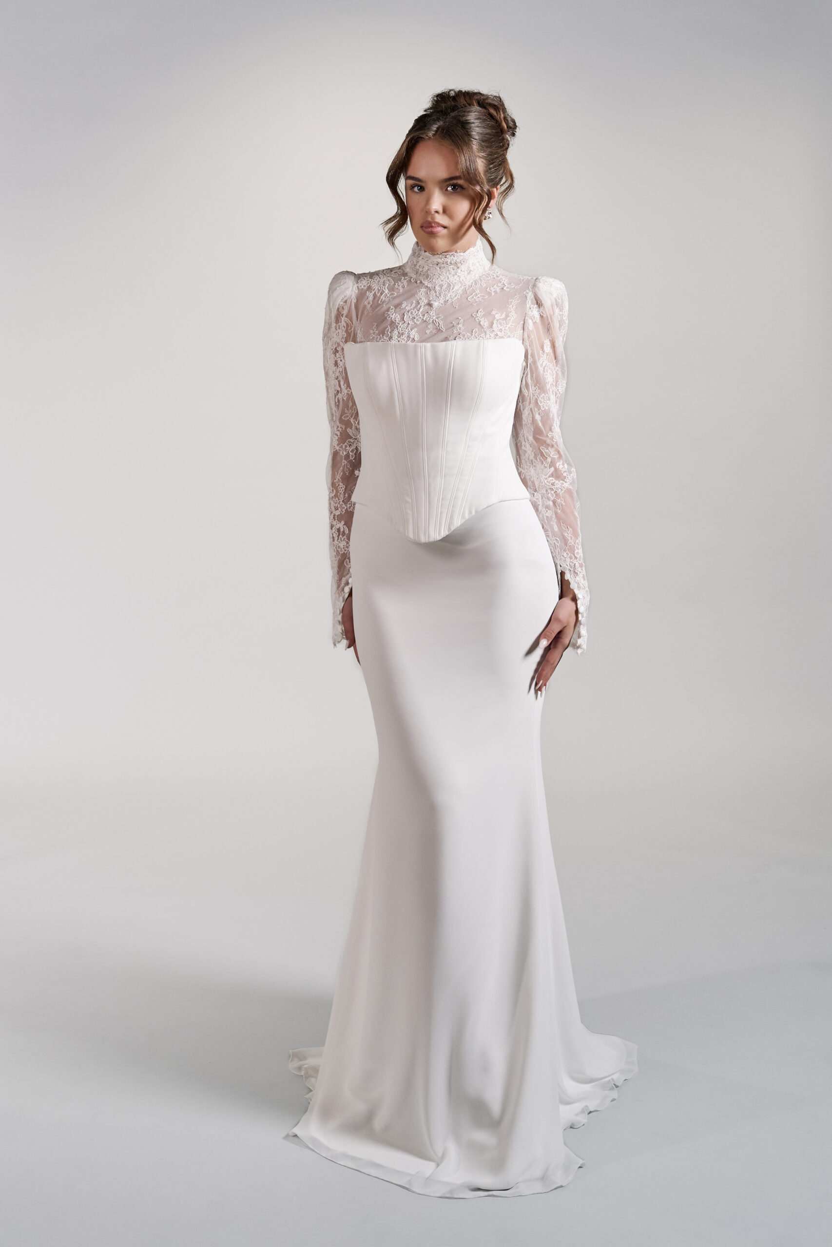 pitkähihainen häämekko hääpuk hääpukuliike turku kristi bridal aurora