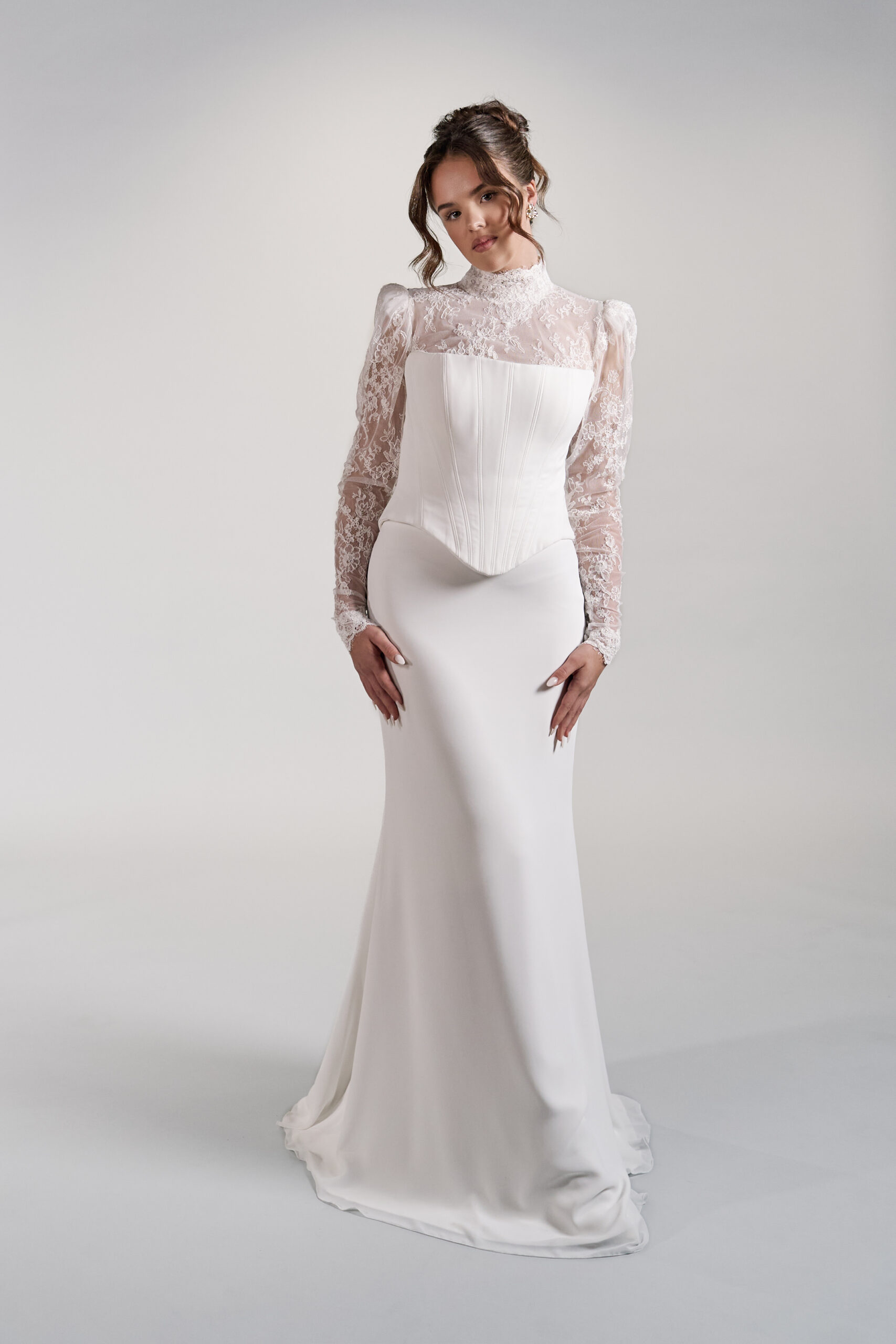 pitkähihainen häämekko hääpuk hääpukuliike turku kristi bridal aurora