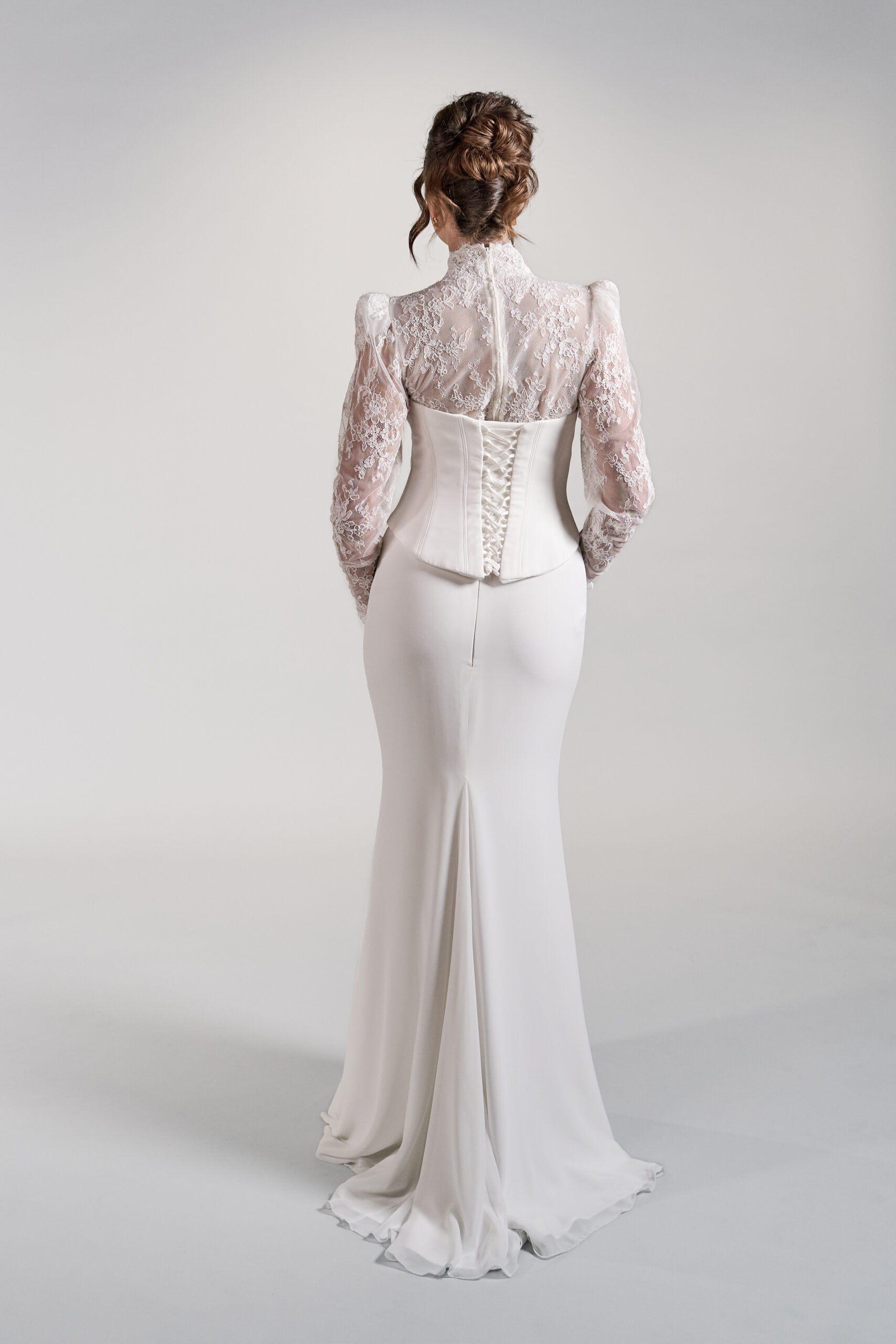 pitkähihainen häämekko hääpuk hääpukuliike turku kristi bridal aurora