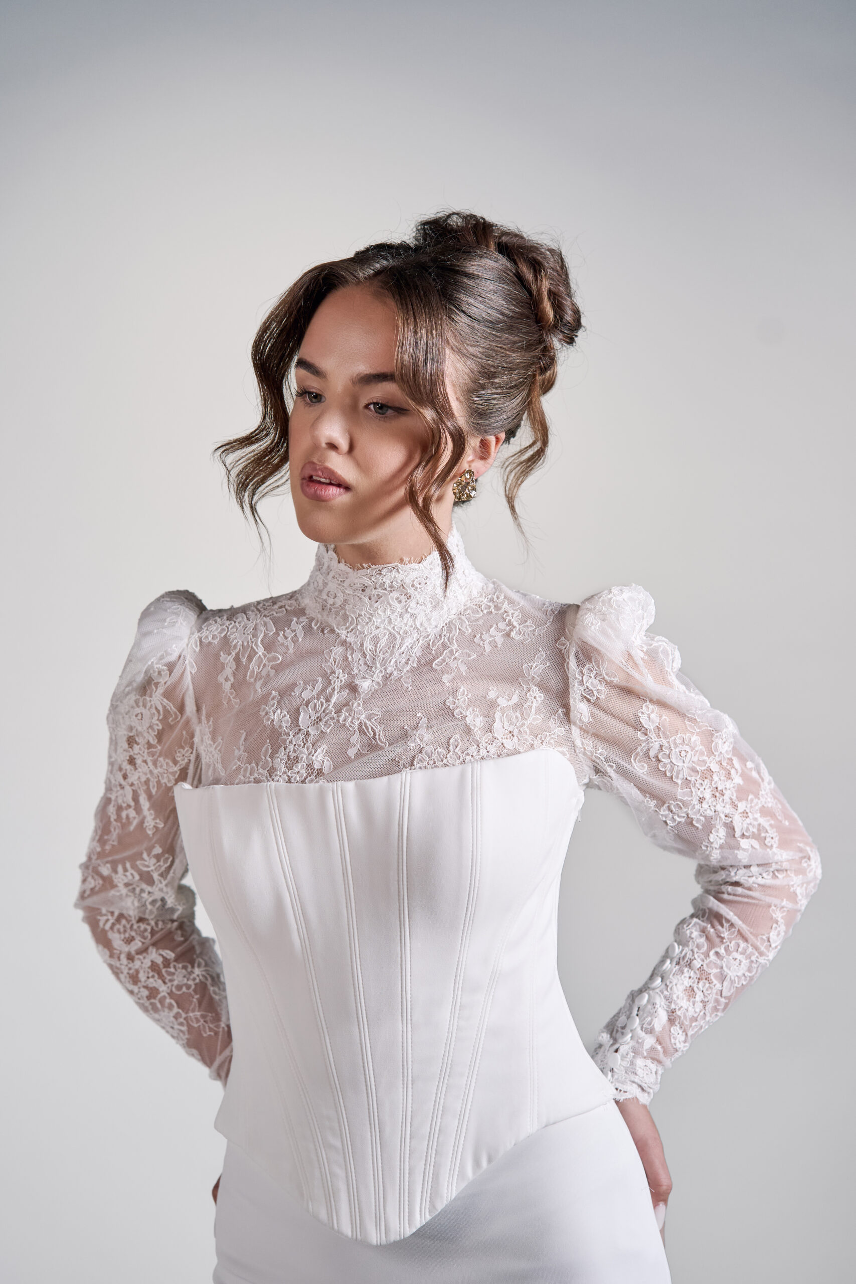 pitkähihainen häämekko hääpuk hääpukuliike turku kristi bridal aurora