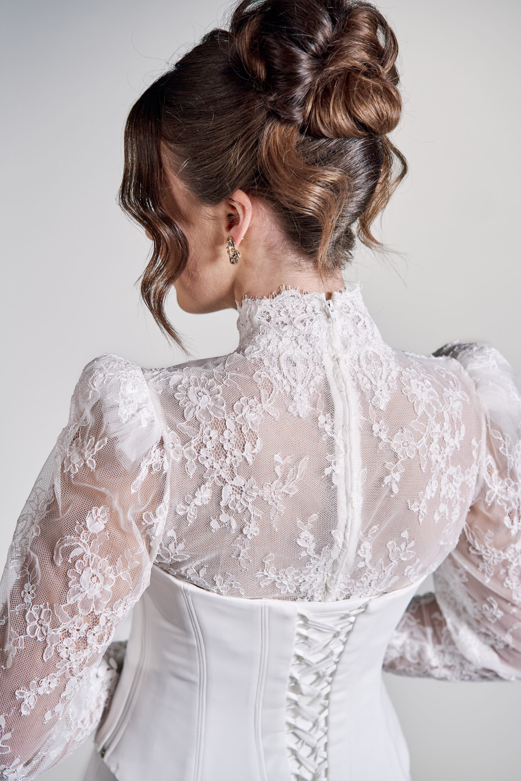 pitkähihainen häämekko hääpuk hääpukuliike turku kristi bridal aurora