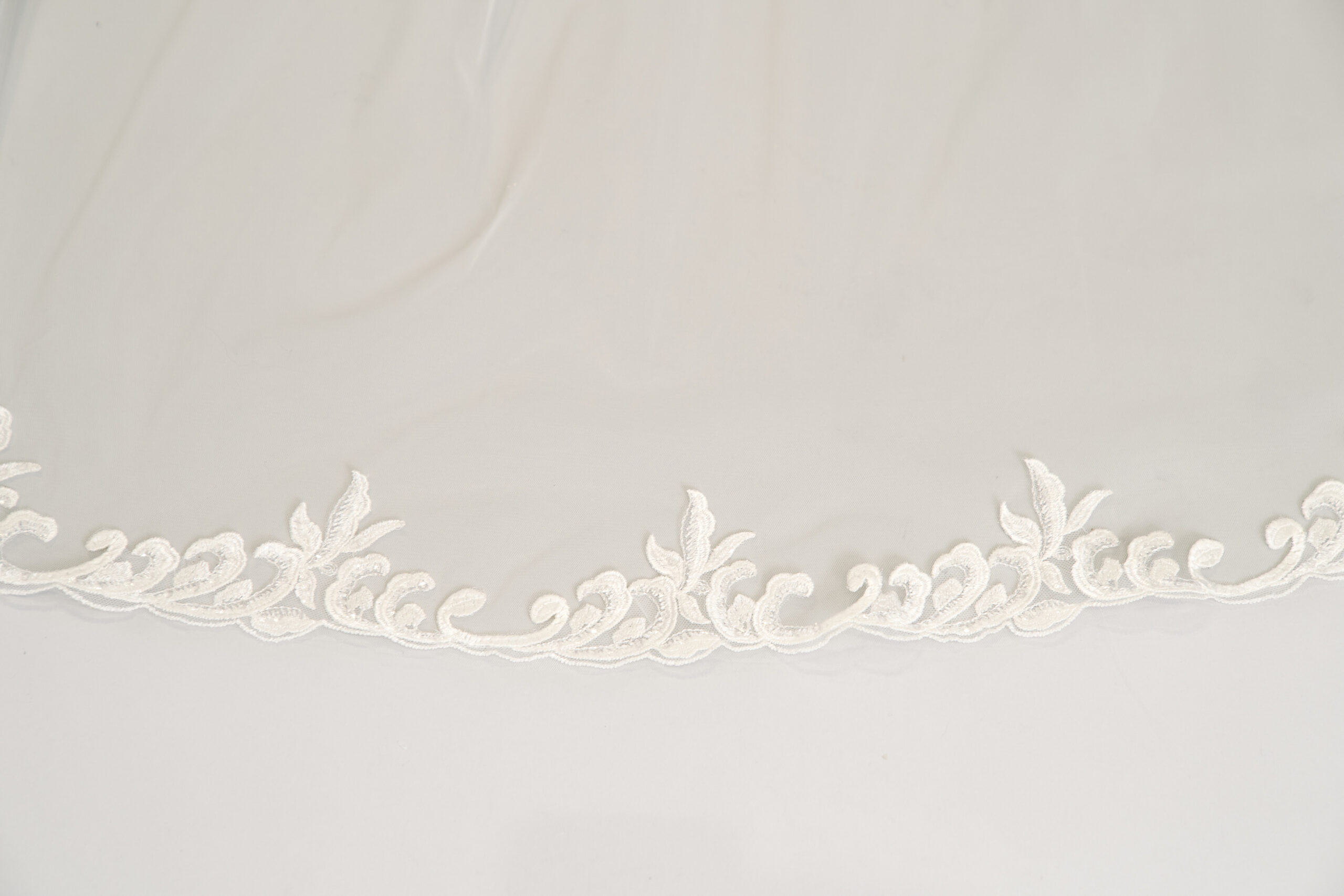 pitsireunallinen-huntu-selina-morsiushuntu-pitsi-tylli-huntu-turku-Kristi-Bridal58