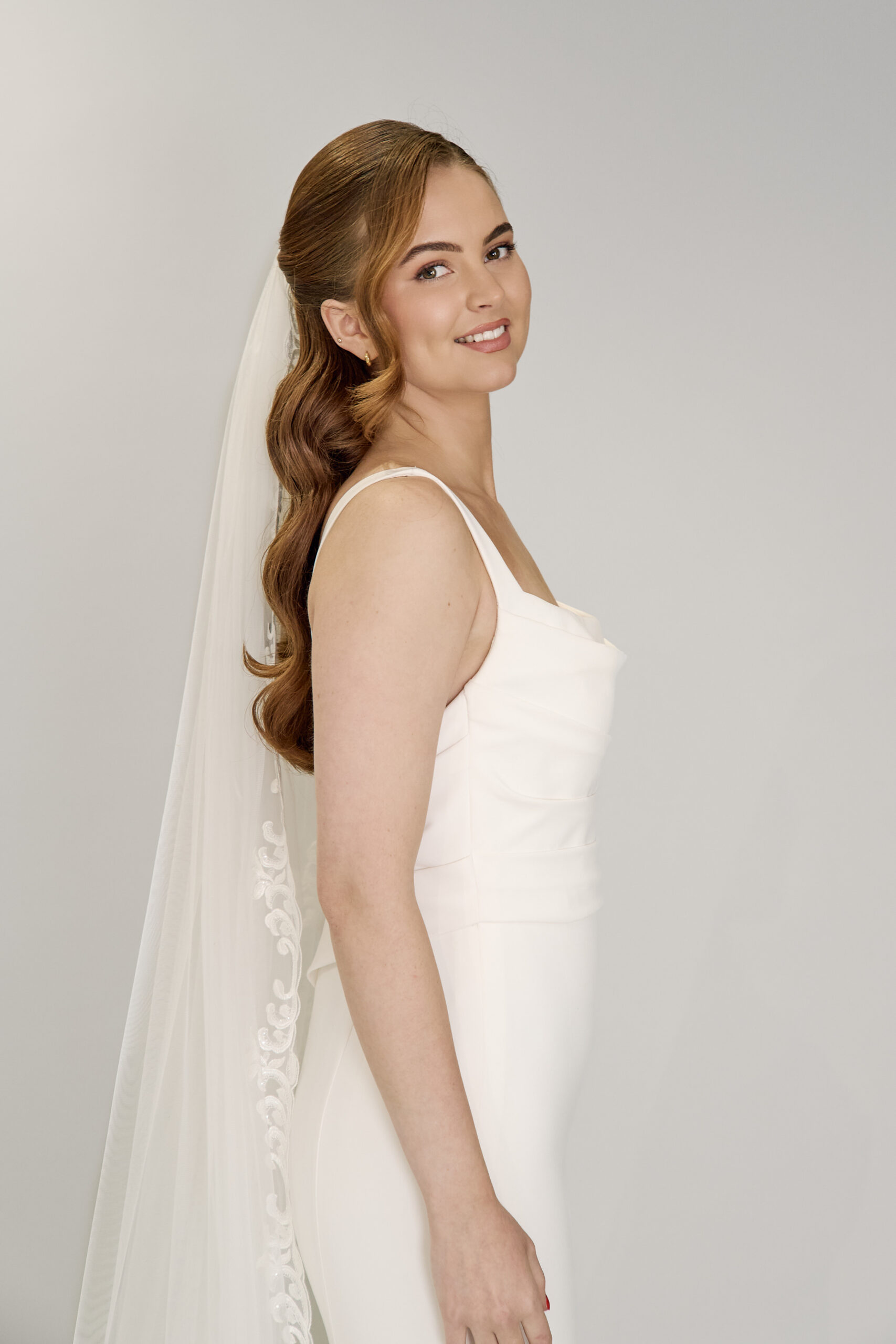 pitsireunallinen-huntu-selina-morsiushuntu-pitsi-tylli-huntu-turku-Kristi-Bridal58