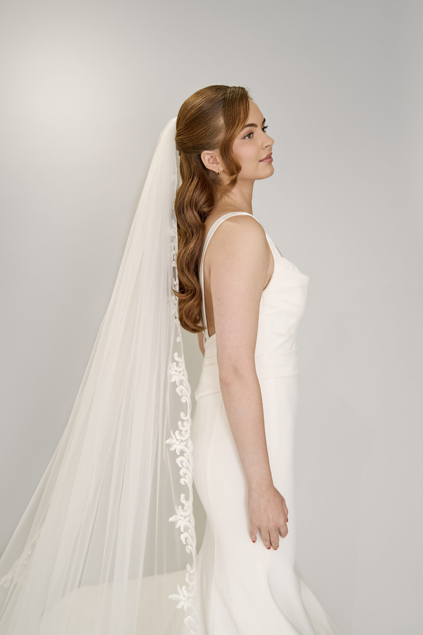 pitsireunallinen-huntu-selina-morsiushuntu-pitsi-tylli-huntu-turku-Kristi-Bridal58