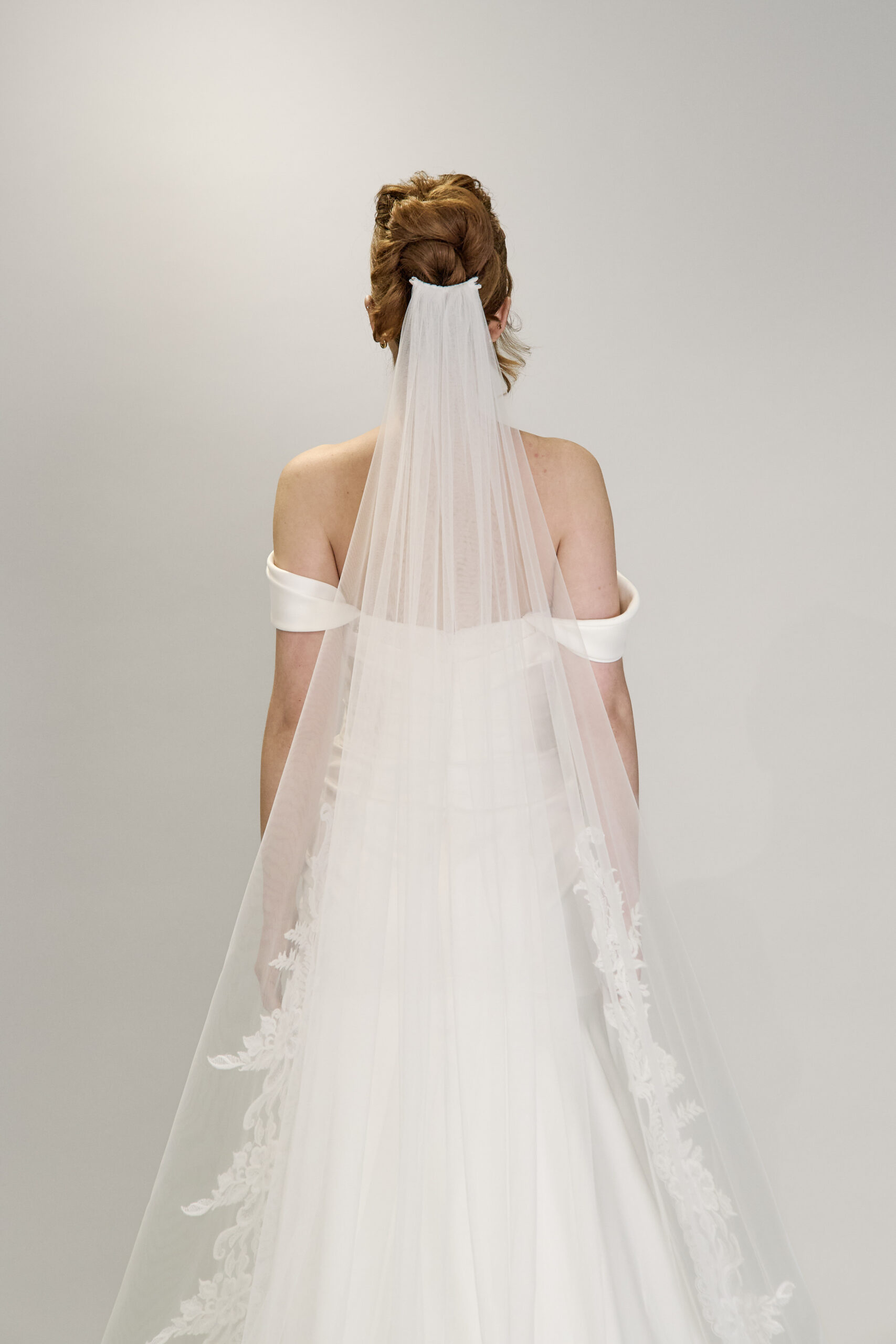 pitsireunallinen-huntu-selina-morsiushuntu-pitsi-tylli-huntu-turku-Kristi-Bridal58