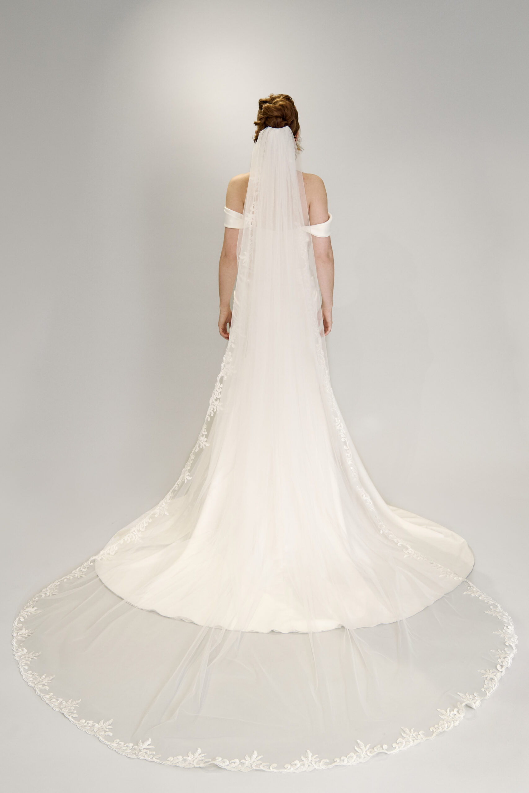 pitsireunallinen-huntu-selina-morsiushuntu-pitsi-tylli-huntu-turku-Kristi-Bridal58