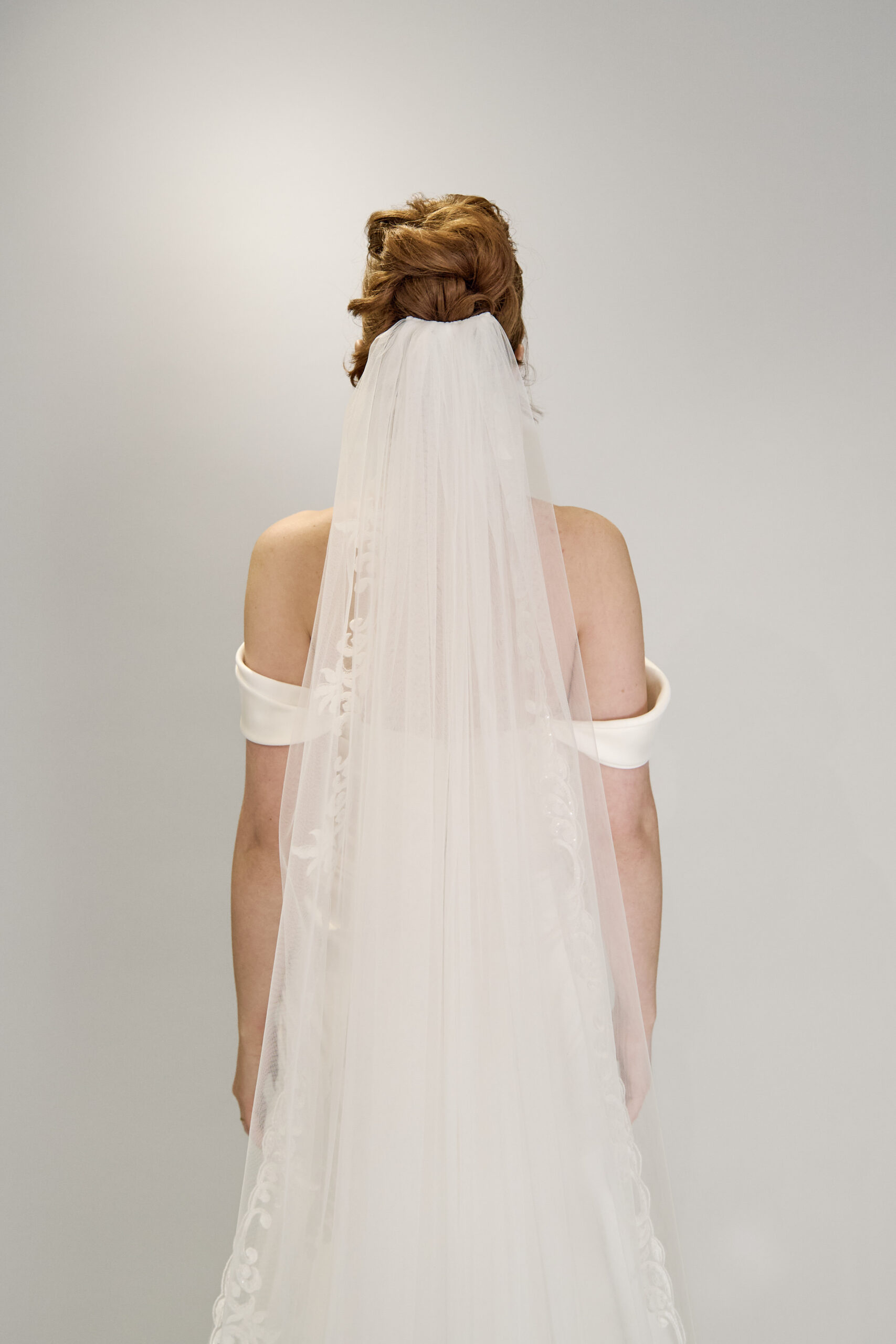 pitsireunallinen-huntu-selina-morsiushuntu-pitsi-tylli-huntu-turku-Kristi-Bridal58