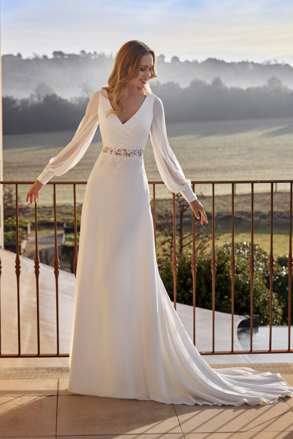 -a-linjainen-sifonki-haamekko-haapukuliike-turku-kristi-bridal-white-one-barcelona