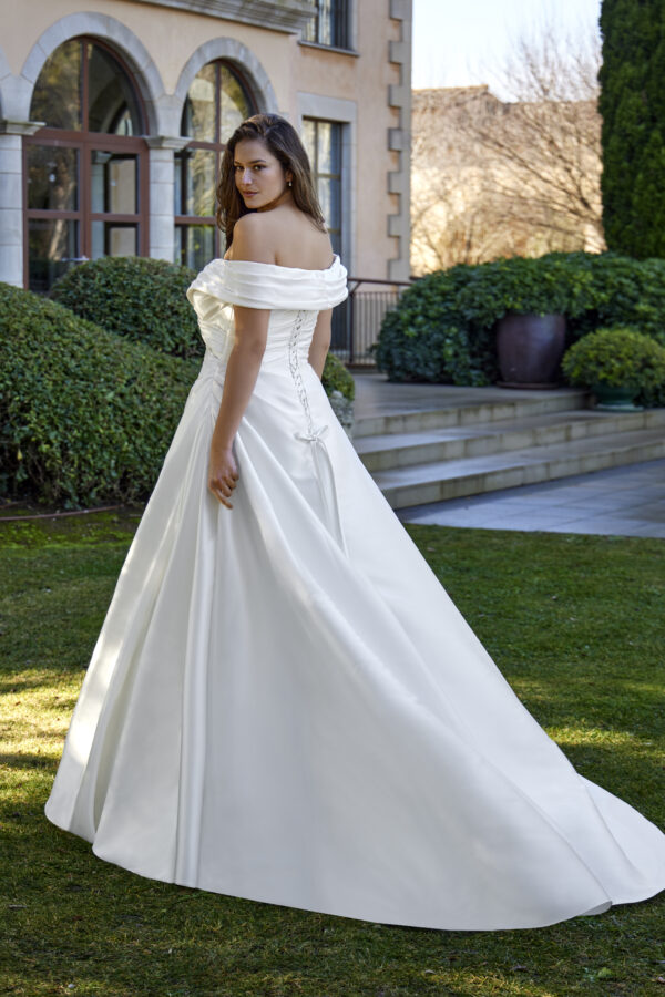 -prinsessamallinen-haamekko-white-one-studio-kristi-bridal-haapukuliike-turku -prinsessamallinen-haamekko-white-one-studio-kristi-bridal-haapukuliike-turku