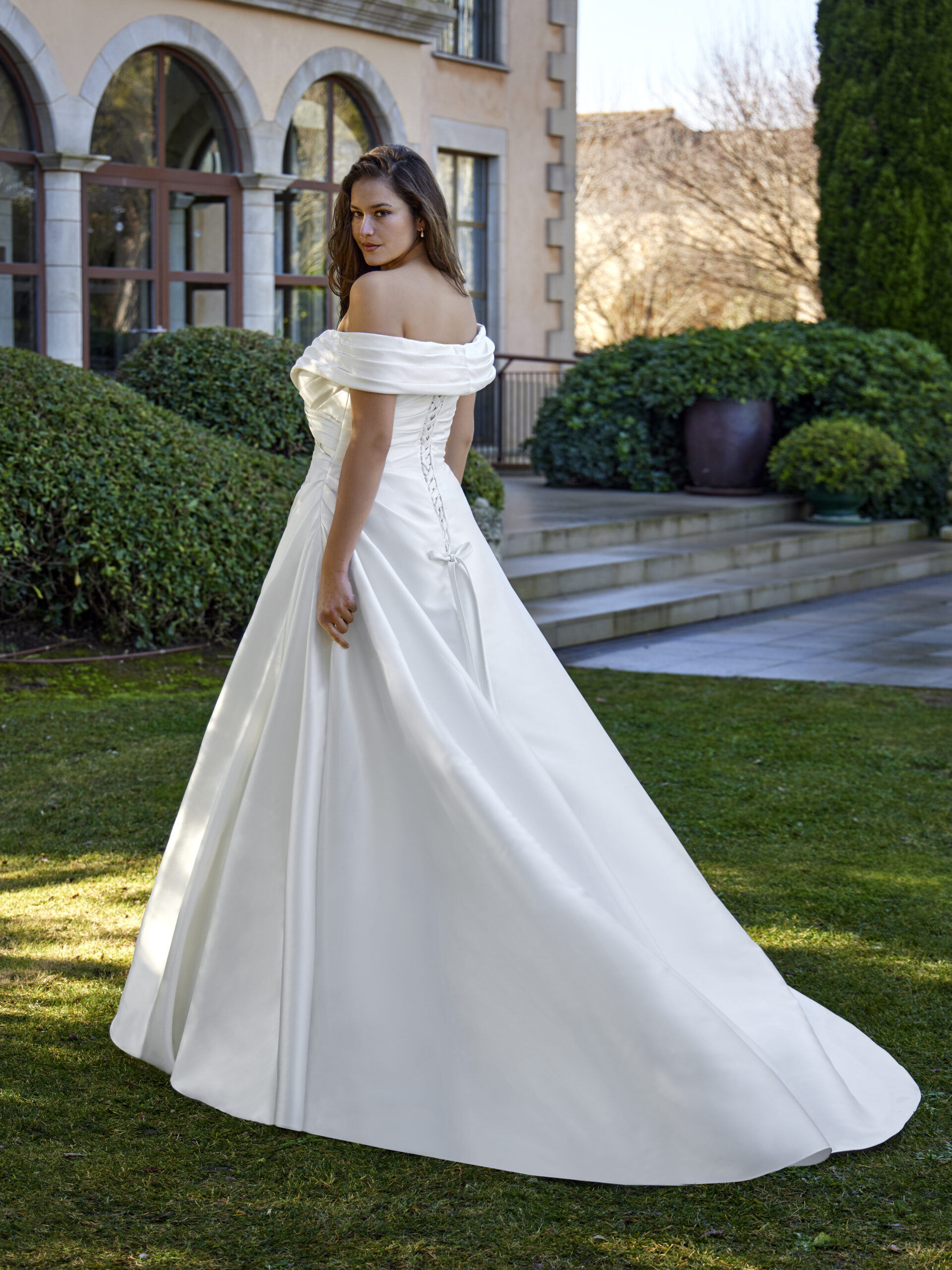 -prinsessamallinen-haamekko-white-one-studio-kristi-bridal-haapukuliike-turku