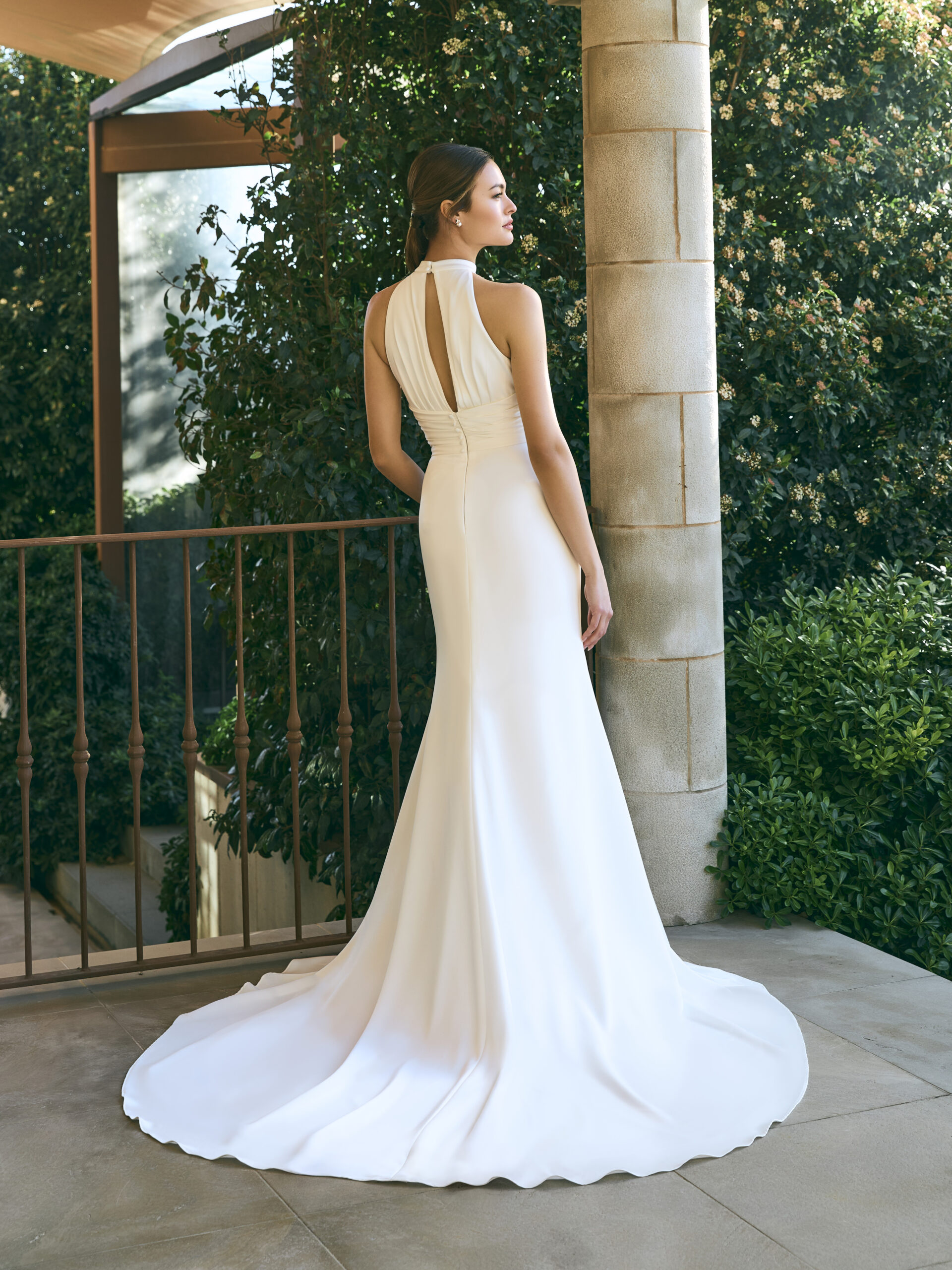 phoebelle-merenneitomallinen hääpuku halterneck pääntiellä white one studio kristi bridal hääpukuliike turussa