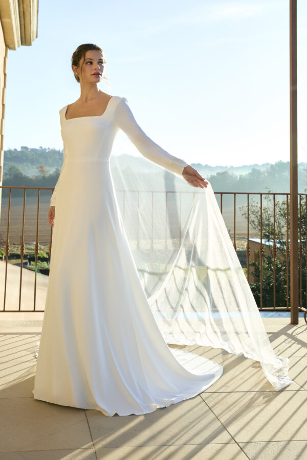 A-linjainen hihallinen hääpuku hääpukuliike turku kristi bridal white one barcelona