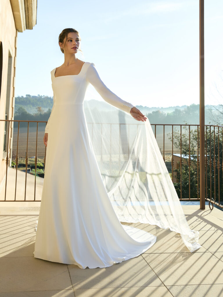 A-linjainen hihallinen hääpuku hääpukuliike turku kristi bridal white one barcelona