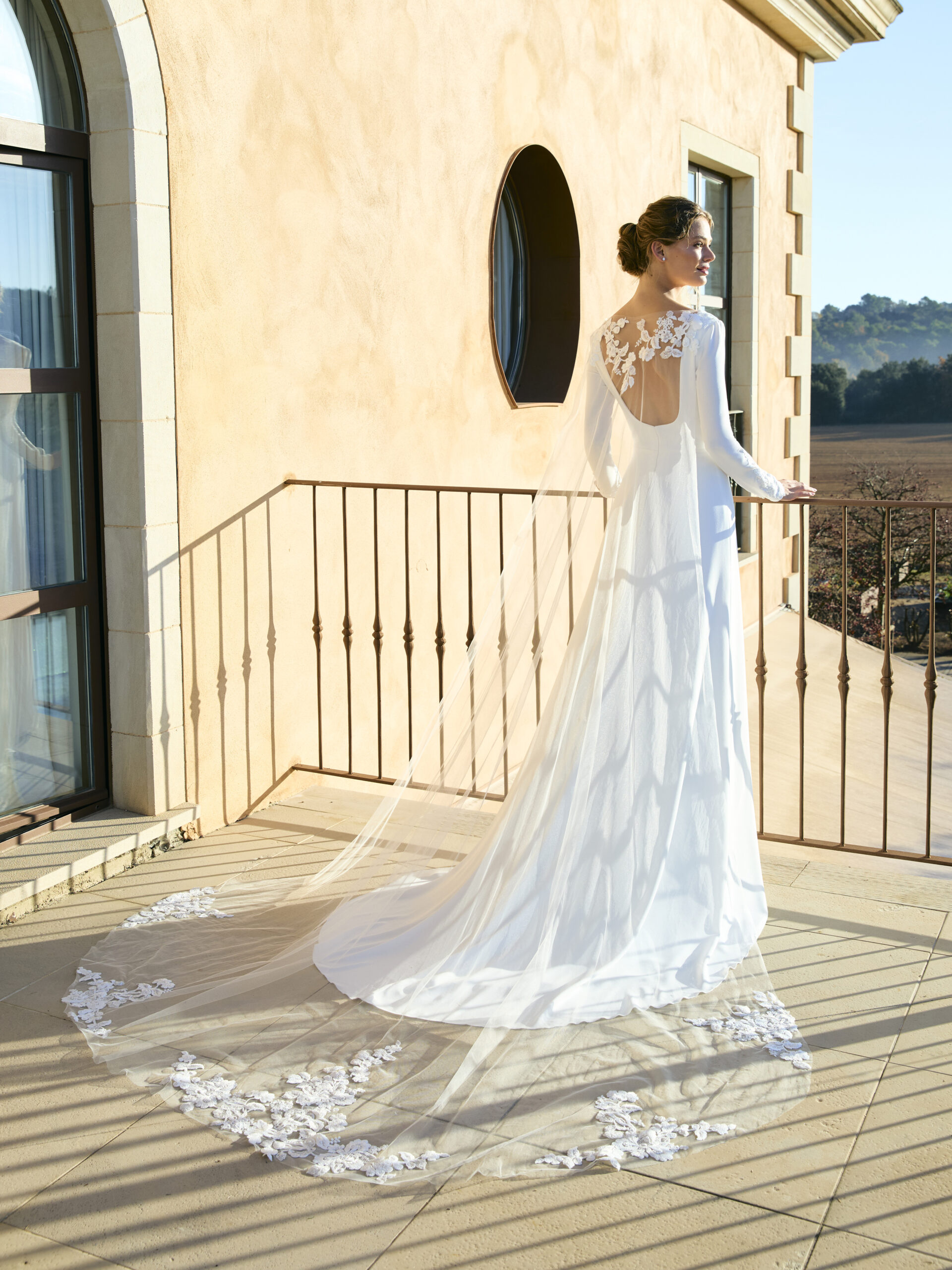 A-linjainen hihallinen hääpuku hääpukuliike turku kristi bridal white one barcelona