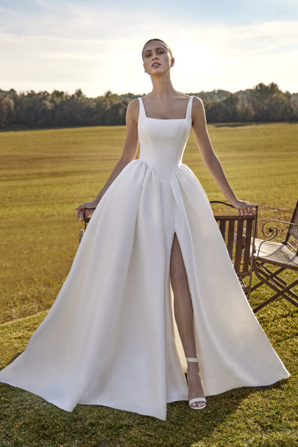 Häämekko basque waist vyötäröllä mikado satiini white one barcelona turku kristi bridal hääpukumyymälä hääpukuliike