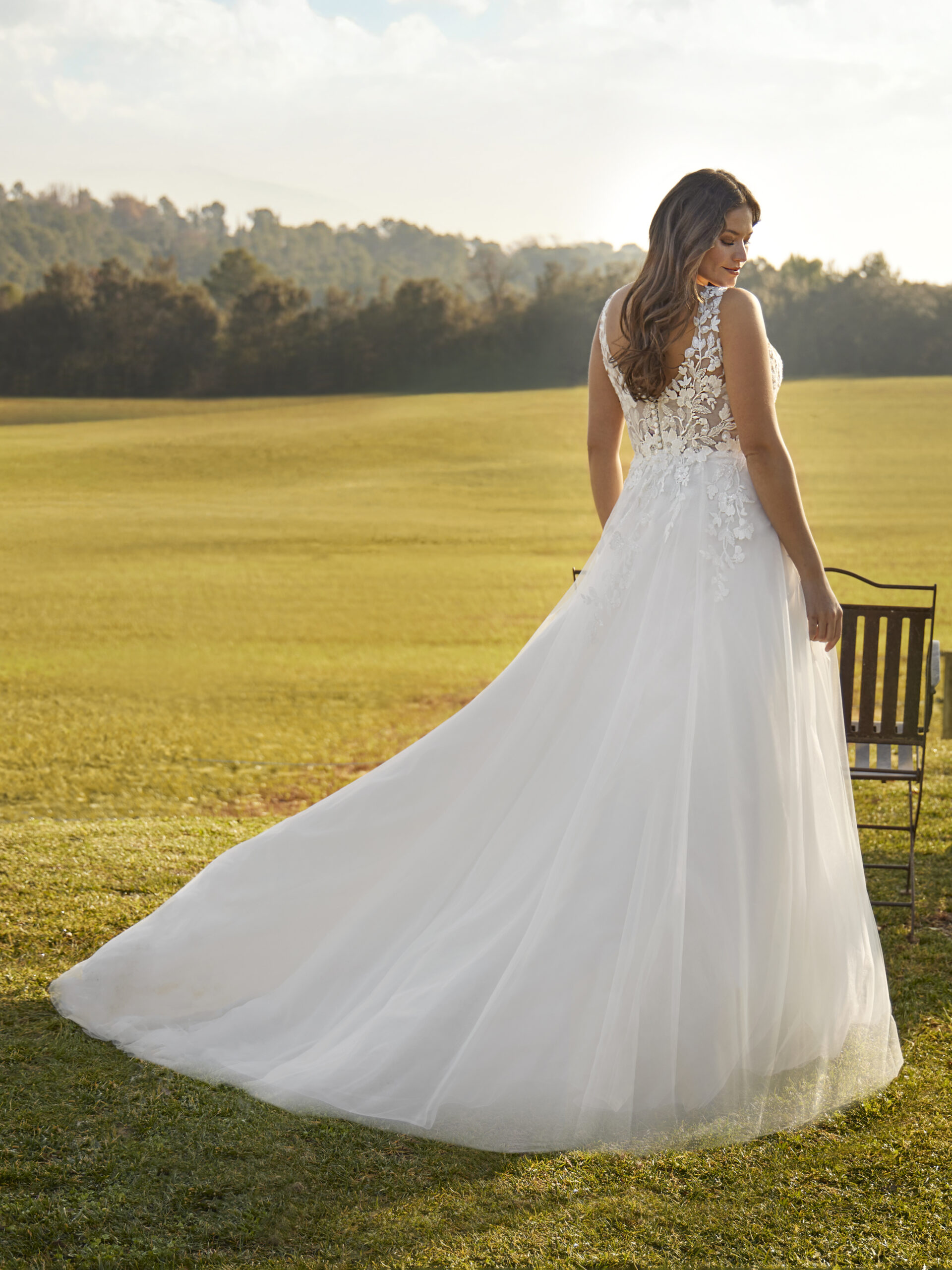 prinsessamallinen häämekko white on studio kristi bridal hääpukuliike turku