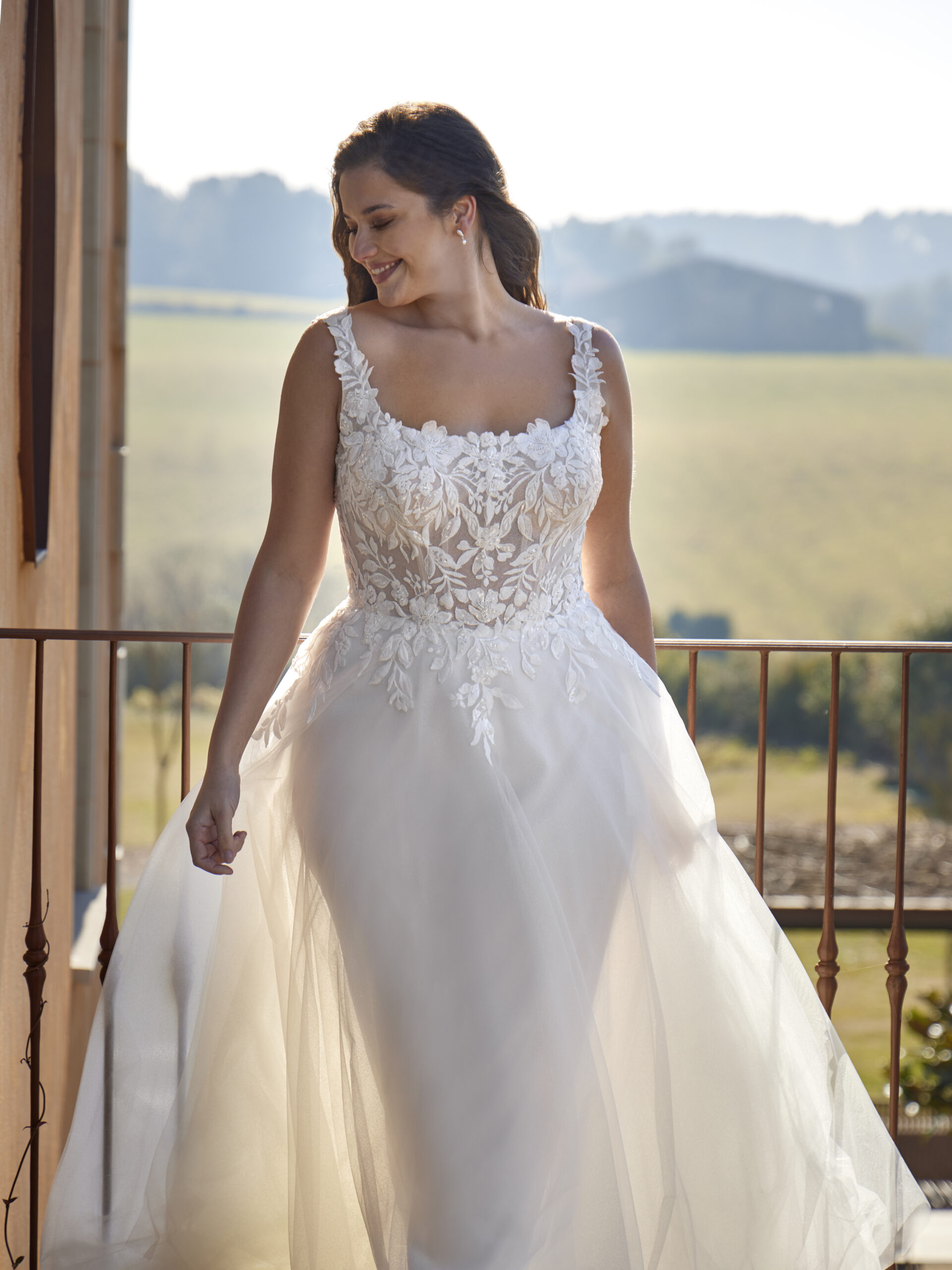 A-linjainen tyllihäämekko neliöpääntiellä kristi bridal turku hääpukuliike